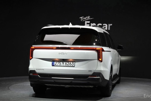 2025 Kia Carnival с пробегом 9 898 км