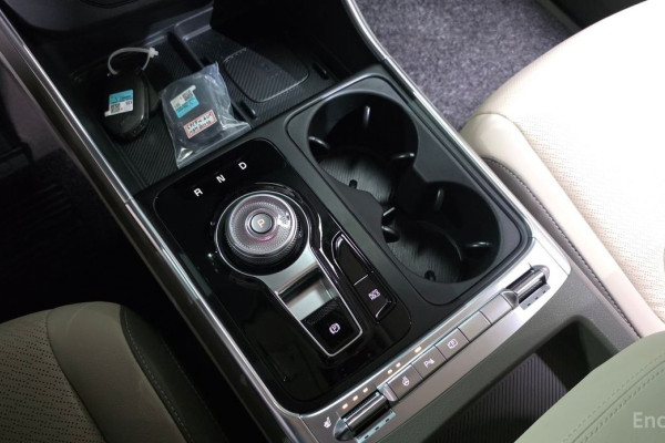 2025 Kia Carnival с пробегом 9 898 км