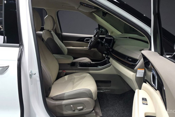 2025 Kia Carnival с пробегом 9 898 км