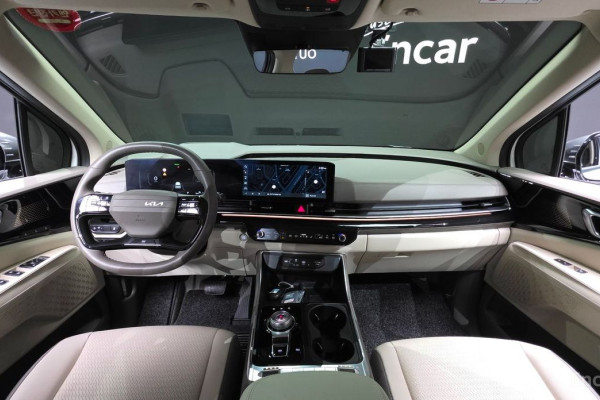 2025 Kia Carnival с пробегом 9 898 км