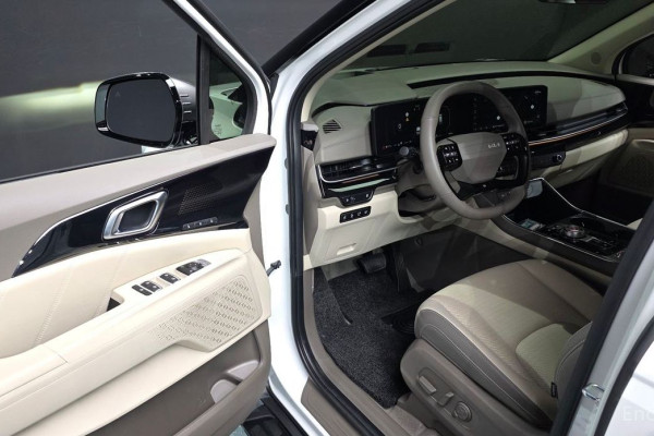 2025 Kia Carnival с пробегом 9 898 км