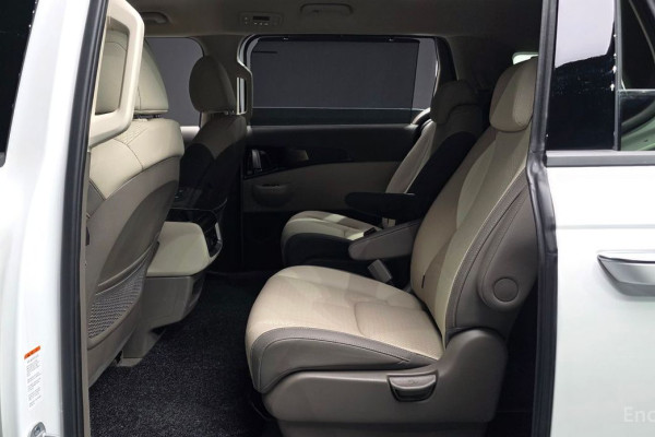 2025 Kia Carnival с пробегом 9 898 км