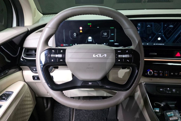 2025 Kia Carnival с пробегом 9 898 км