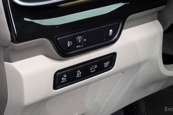 2025 Kia Carnival с пробегом 9 898 км