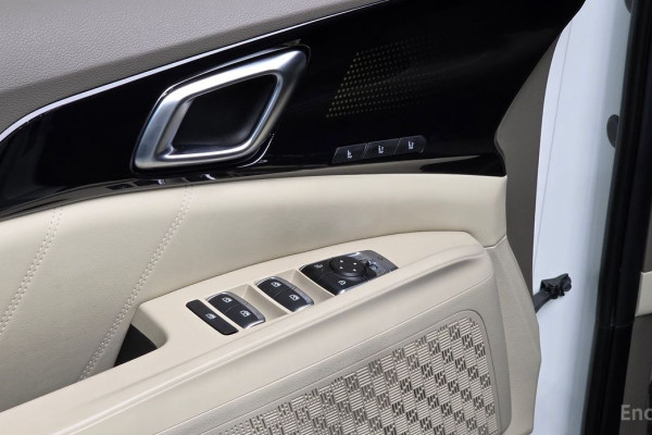 2025 Kia Carnival с пробегом 9 898 км