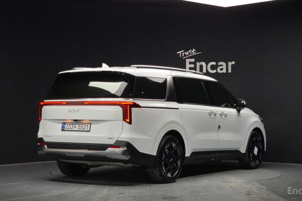 2025 Kia Carnival с пробегом 10 882 км