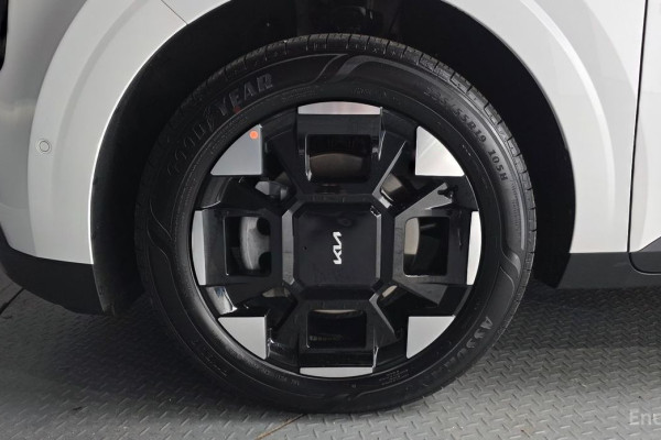 2025 Kia Carnival с пробегом 10 882 км