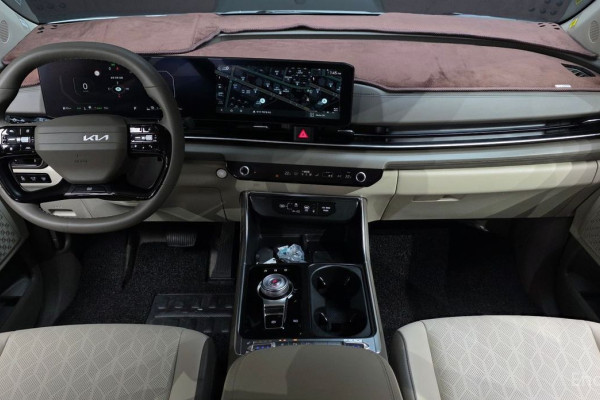 2025 Kia Carnival с пробегом 10 882 км