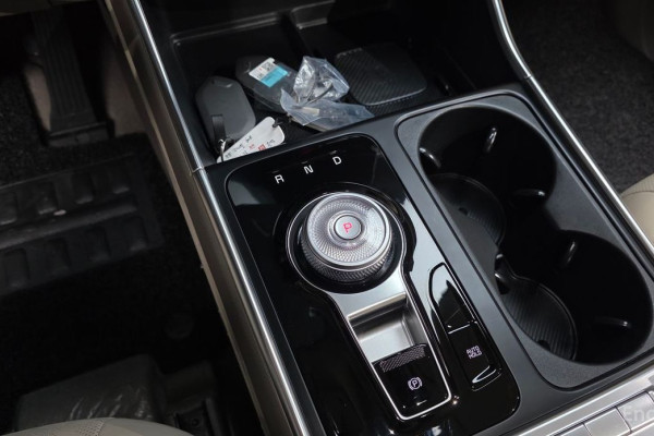 2025 Kia Carnival с пробегом 10 882 км