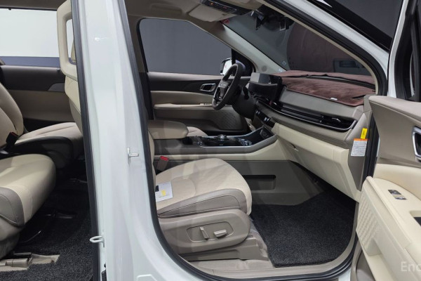 2025 Kia Carnival с пробегом 10 882 км