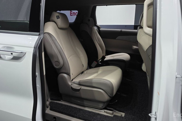 2025 Kia Carnival с пробегом 10 882 км