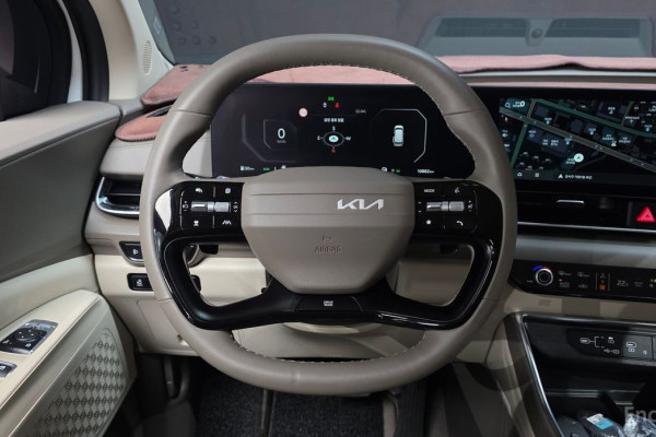 2025 Kia Carnival с пробегом 10 882 км