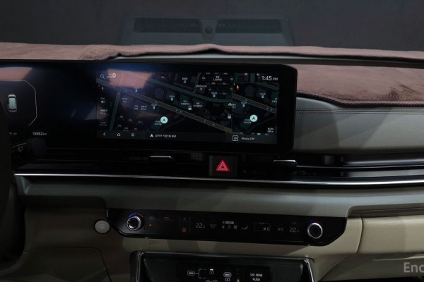 2025 Kia Carnival с пробегом 10 882 км