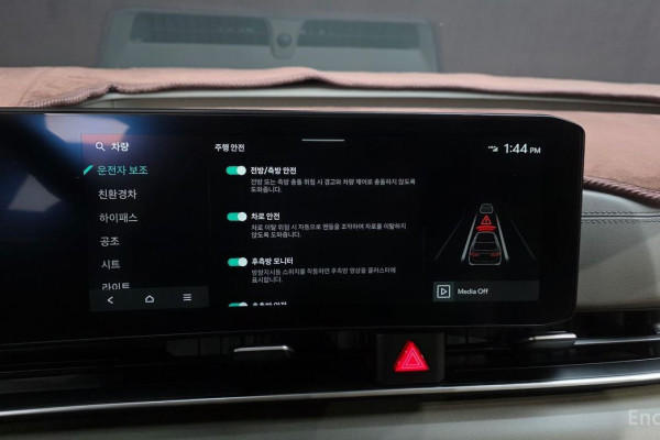 2025 Kia Carnival с пробегом 10 882 км