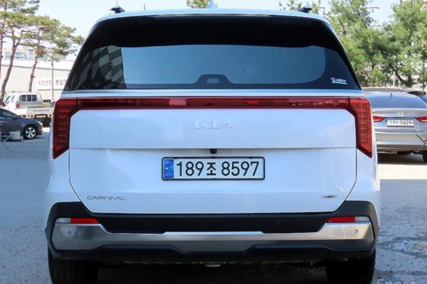 2024 Kia Carnival с пробегом 6 757 км