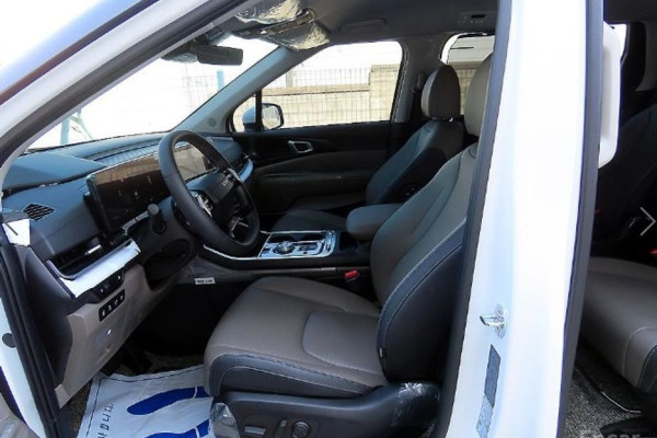 2024 Kia Carnival с пробегом 6 757 км