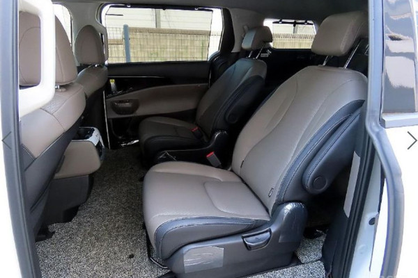 2024 Kia Carnival с пробегом 6 757 км