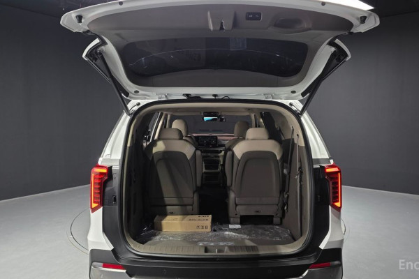 2025 Kia Carnival с пробегом 10 882 км