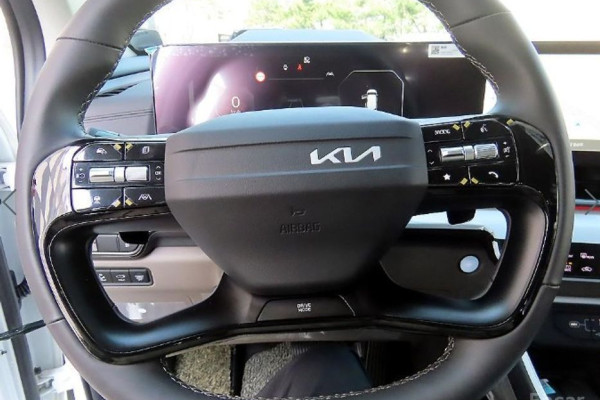 2024 Kia Carnival с пробегом 6 757 км