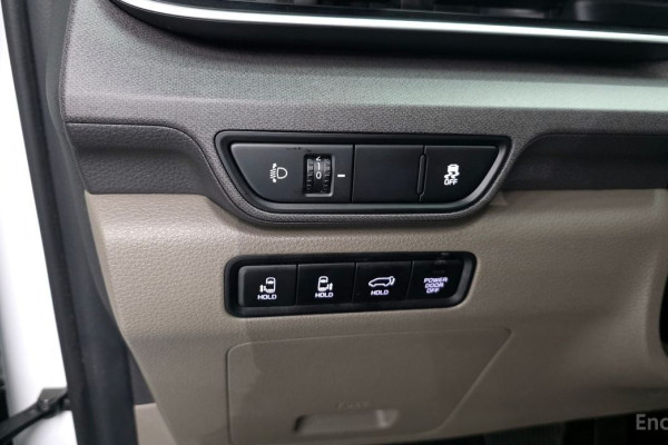 2024 Kia Carnival с пробегом 45 105 км