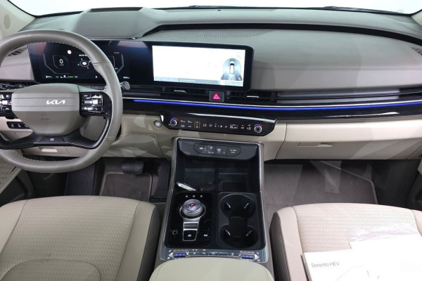 2025 Kia Carnival с пробегом 9 666 км