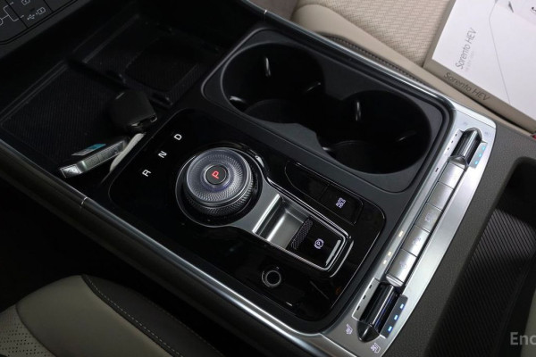 2025 Kia Carnival с пробегом 9 666 км