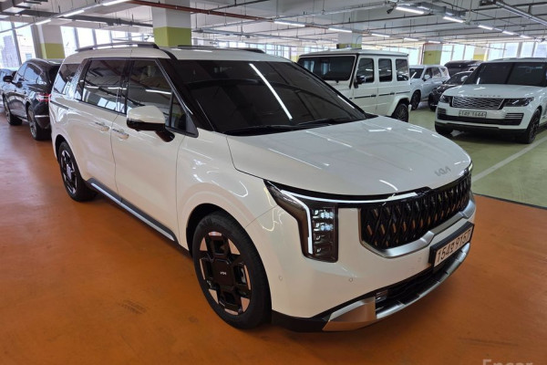 2025 Kia Carnival с пробегом 14 700 км