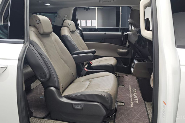 2025 Kia Carnival с пробегом 7 429 км