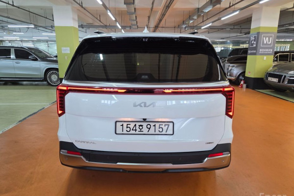 2025 Kia Carnival с пробегом 14 700 км