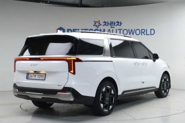 2024 Kia Carnival с пробегом 12 400 км