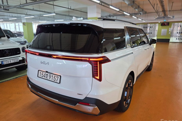 2025 Kia Carnival с пробегом 14 700 км