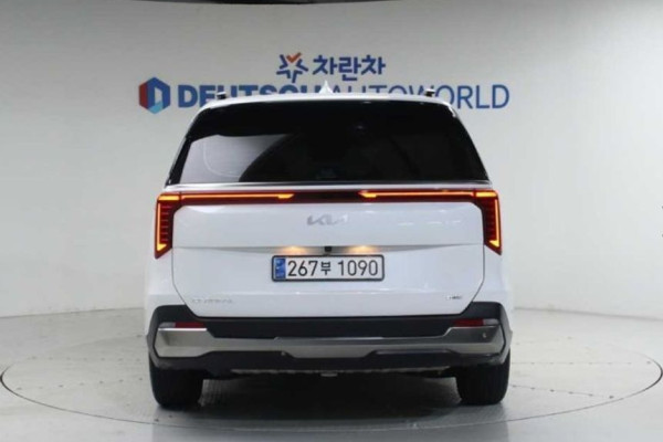 2024 Kia Carnival с пробегом 12 400 км