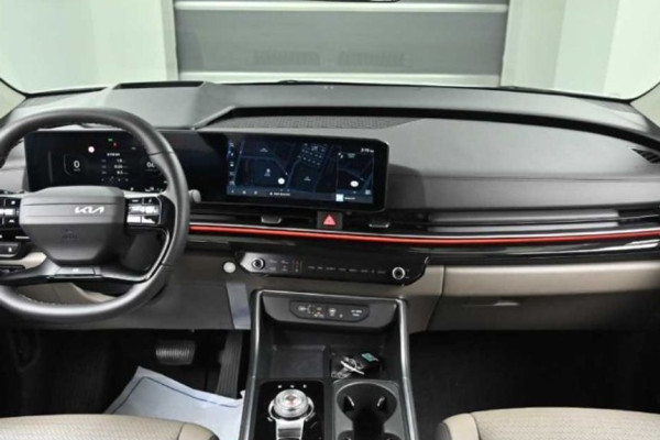 2024 Kia Carnival с пробегом 12 400 км