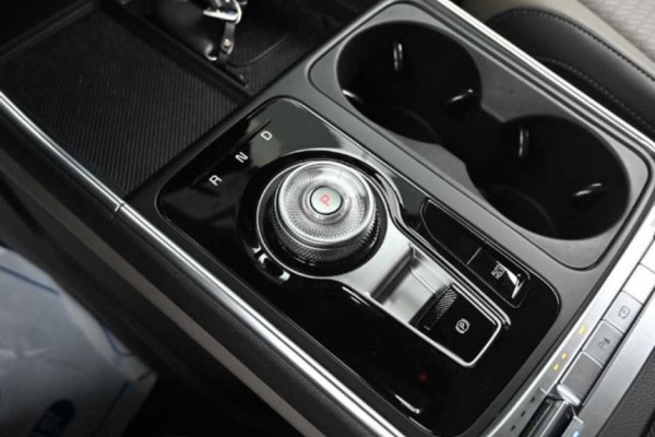 2024 Kia Carnival с пробегом 12 400 км