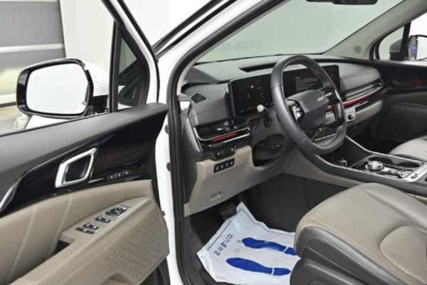 2024 Kia Carnival с пробегом 12 400 км