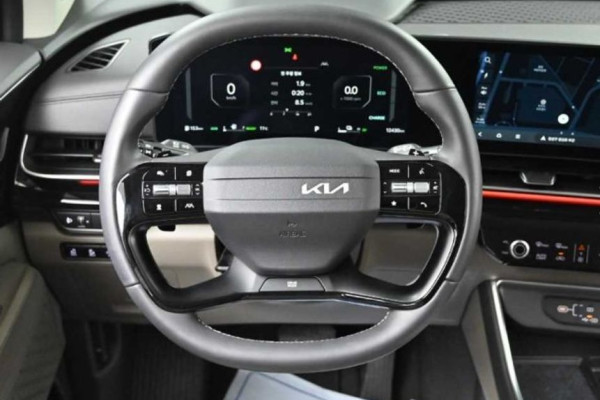 2024 Kia Carnival с пробегом 12 400 км