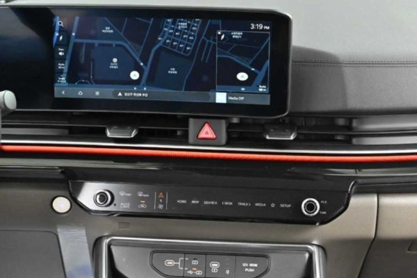 2024 Kia Carnival с пробегом 12 400 км