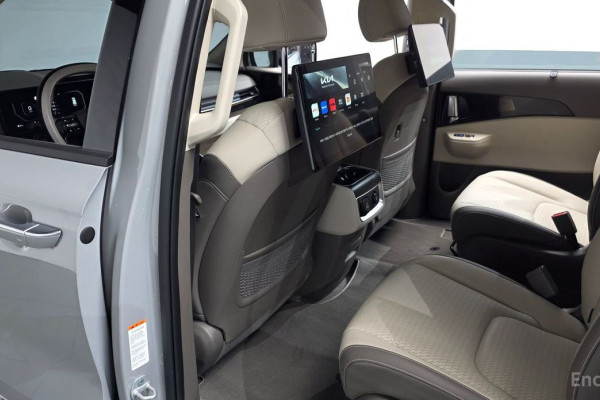 2025 Kia Carnival с пробегом 13 264 км