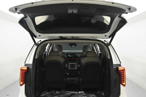 2024 Kia Carnival с пробегом 12 400 км