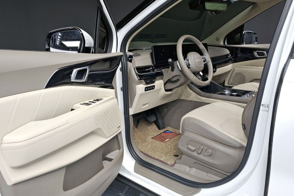 2024 Kia Carnival с пробегом 42 136 км