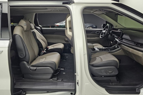 2025 Kia Carnival с пробегом 21 738 км