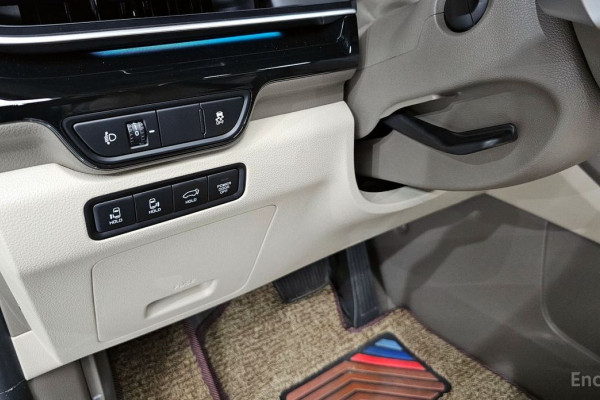 2024 Kia Carnival с пробегом 42 136 км