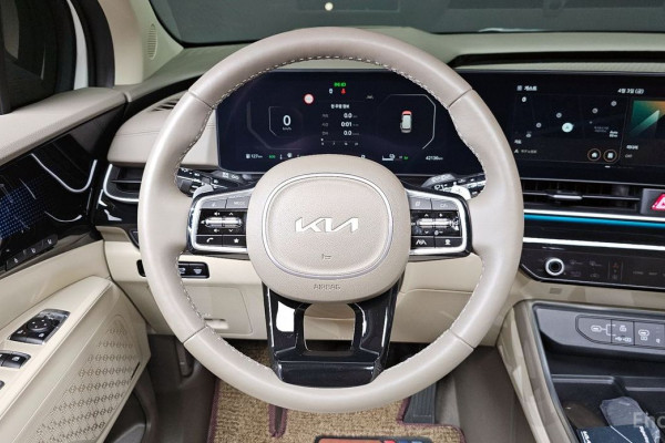 2024 Kia Carnival с пробегом 42 136 км