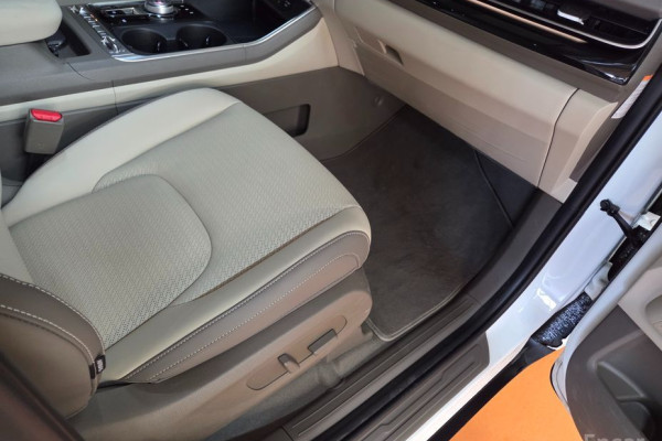 2025 Kia Carnival с пробегом 14 700 км