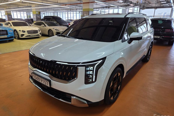 2025 Kia Carnival с пробегом 14 700 км