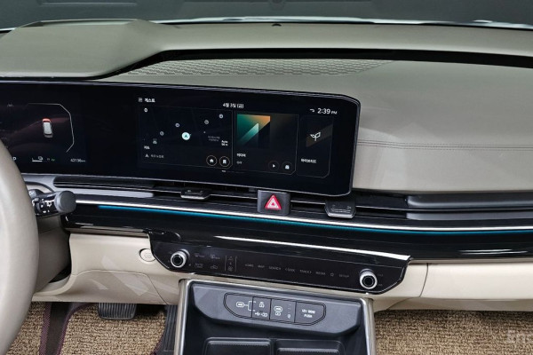 2024 Kia Carnival с пробегом 42 136 км