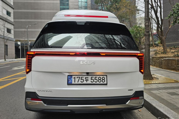 2024 Kia Carnival с пробегом 23 500 км
