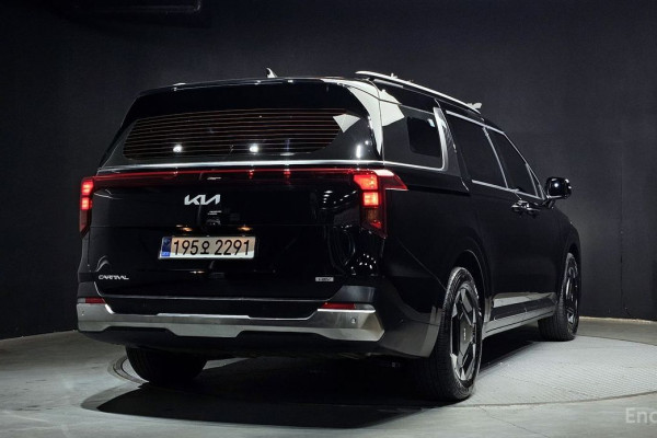 2025 Kia Carnival с пробегом 9 866 км