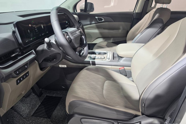 2026 Kia Carnival с пробегом 2 200 км