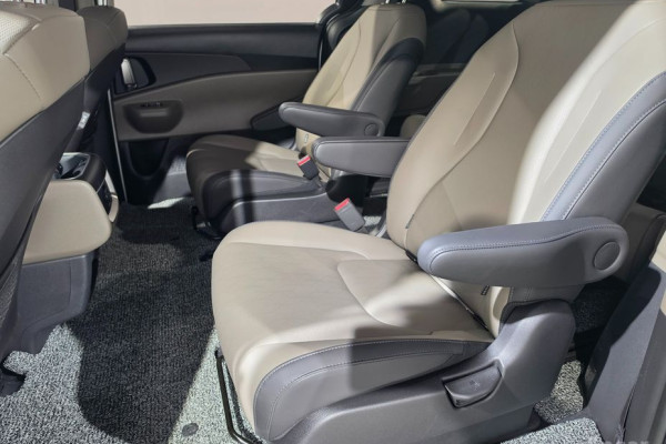 2026 Kia Carnival с пробегом 2 200 км